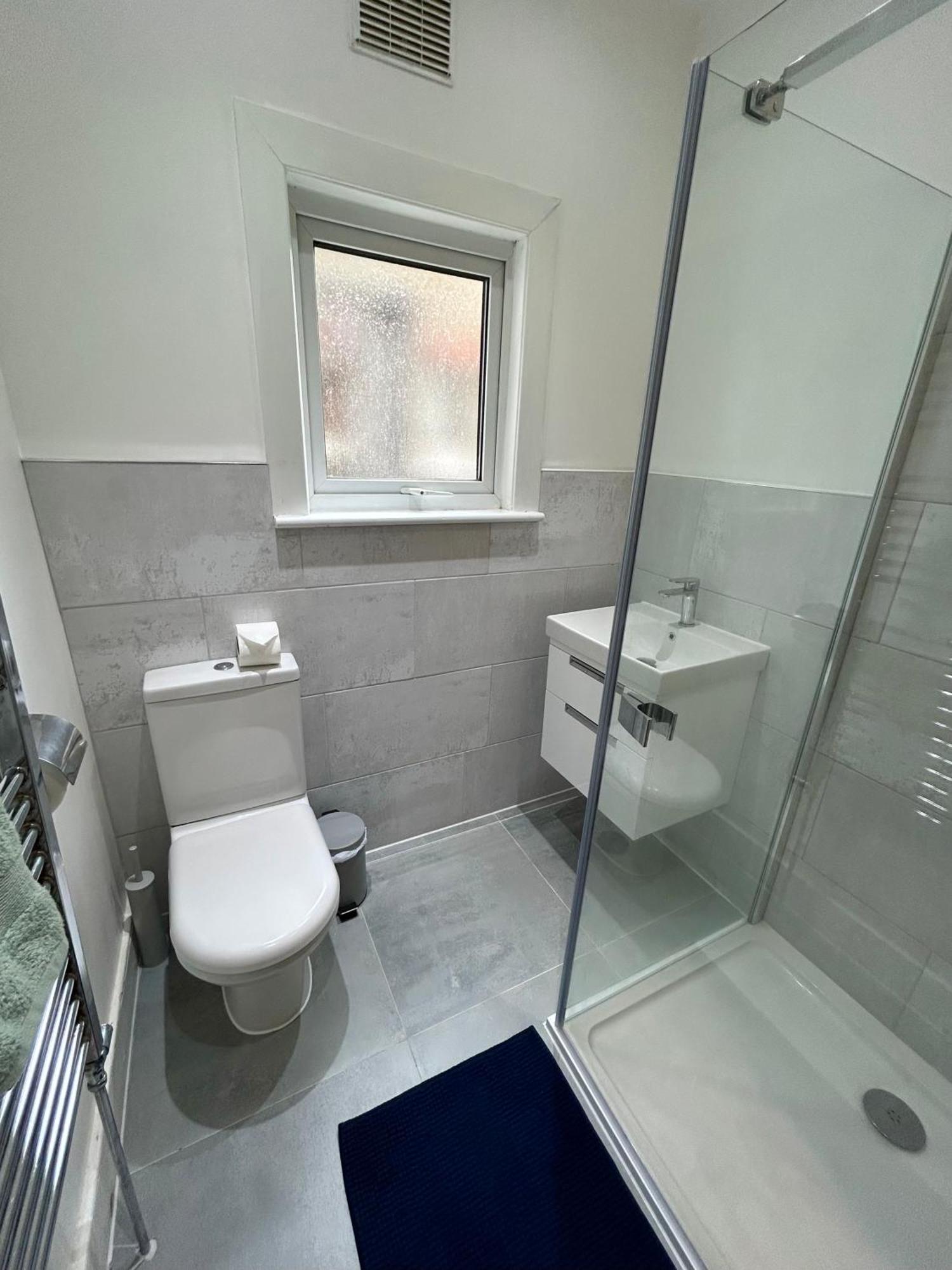 Spacious Battersea Rooms And Apartments London Bilik gambar